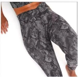 Women's Snakeskin Print Leggings Aerie 7/8 Black and Grey Criss Cross Leggings